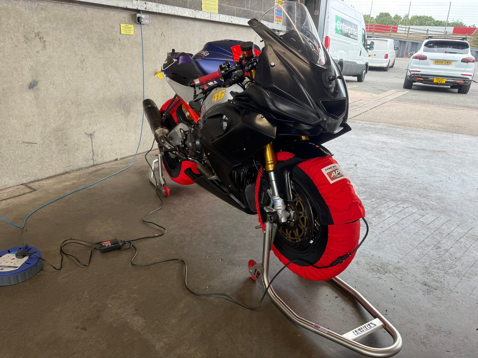 Apexmoto Elite Digital Tyre Warmers – Top Spec with Rim Heaters - Image 6