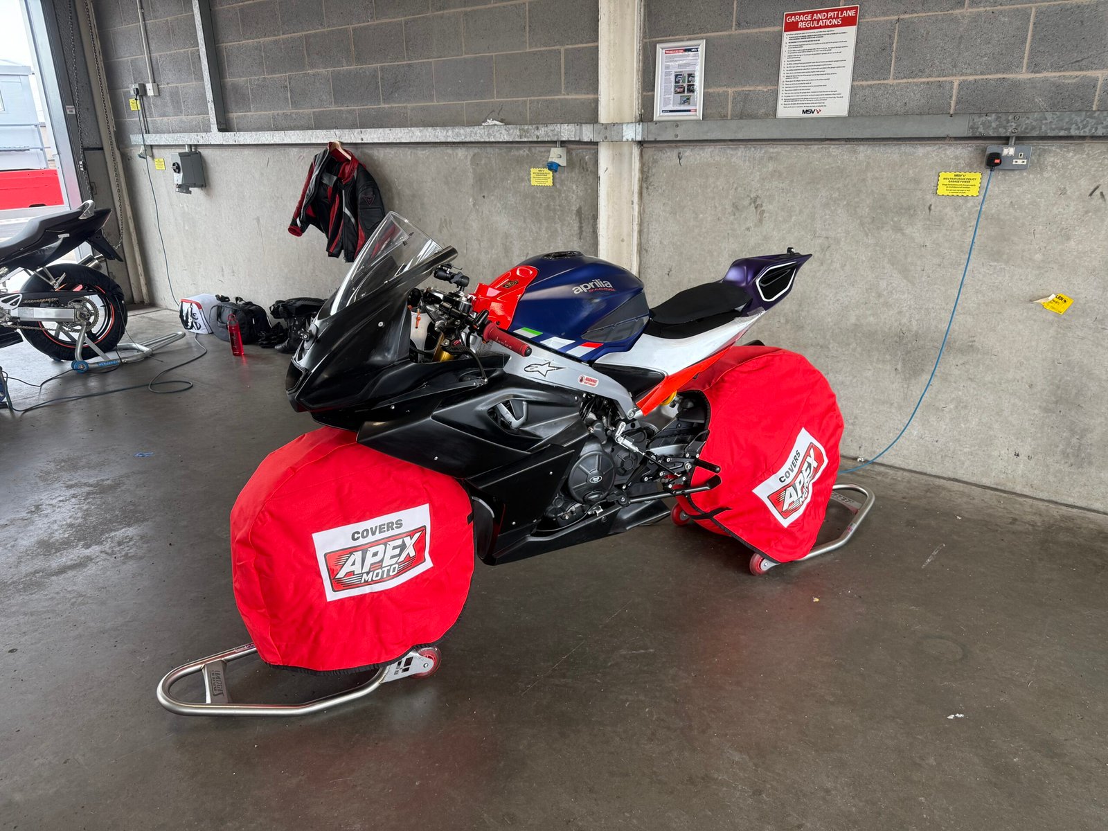 Apexmoto Elite Digital Tyre Warmers – Top Spec with Rim Heaters - Image 5